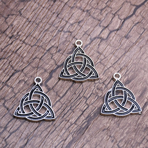 Black Oil Coated Triquetra Pendant 2.5cm Zinc Alloy For Necklace Making DIY Jewelry Accessory - Product Image 3