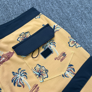 Shorts de bain pour hommes à séchage rapide avec cordon de serrage, imprimé floral et bande latérale, style décontracté - Product Image 4