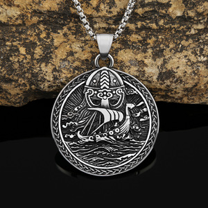 Yunnique Collar con colgante de acero inoxidable con diseño de barco vikingo, diseño redondo, joyería de moda para hombre, regalo - Product Image 1