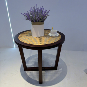 Tavolino da Caffè in Rattan Intrecciato Stile Retrò Americano con Piano in Legno Massello e Struttura in Legno, Piccolo Arredo per Soggiorno - Product Image 2