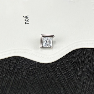 Clous <span class=keywords><strong>de</strong></span> piercing <span class=keywords><strong>en</strong></span> titane F136 G23, motif géométrique cube <span class=keywords><strong>de</strong></span> <span class=keywords><strong>sucre</strong></span>, zircon 5A, filetage interne, pour cartilage et lèvre, vente <span class=keywords><strong>en</strong></span> gros - Product Image 2