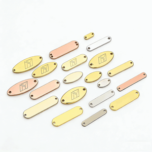 ป้ายโลหะติดเสื้อผ้าแบบนูน 3 มิติ เป็นมิตรกับสิ่งแวดล้อม ทนทาน พร้อมชื่อแบรนด์แบบกดนูนและกดจม - Product Image 1