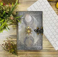 Journal en cuir fait à la main Triple lune livre des ombres Antique Deckle bord papier carnet de croquis Grimoire blanc sort livre sacré