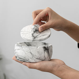 Vente en gros de cendrier de <span class=keywords><strong>bureau</strong></span> personnalisé en céramique avec impression par transfert d'eau et couvercle - Product Image 2