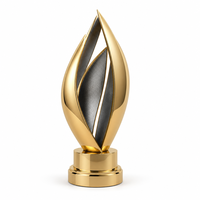 Trophée métallique Echelon, ailettes en cuivre brossé s'élancant vers des ailes montantes, trophée métallique personnalisé pour les sports