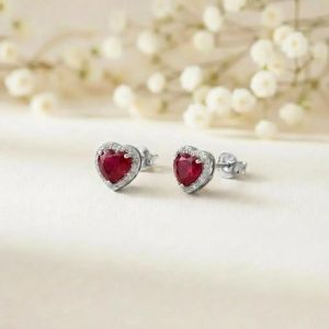 Pendientes de lujo con corazón de rubí y halo de circonitas brillantes, piedra preciosa roja natural en plata de ley 925 o oro laminado de 18 quilates, estilo minimalista. - Product Image 2