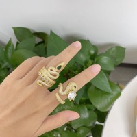Cincin ular elegan mewah lapis emas kuningan, perhiasan cincin besar bisa disesuaikan zirkon badan ular melengkung