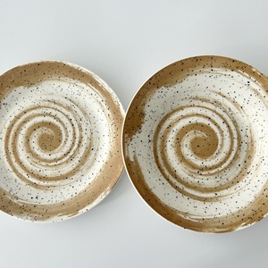 2026 nuevos platos de cerámica con patrón artístico-Beige blanco con motas negras vajilla de comedor para servir comida en el hogar y uso decorativo - Product Image 1