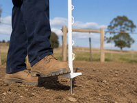Poteau de clôture électrique renforcé en PP de 1,04 m avec pointe galvanisée et 7 supports pour clôture temporaire d'animaux de ferme