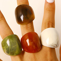 Cincin Jempol Lebar Resin Marmer Vintage Laris Manis, Aksesoris Jari Wanita Tekstur Tinggi Mewah Ringan untuk Sehari-hari