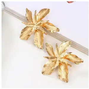 Elegant Ladies Big Floral Flower Stud Earrings Luxury Exaggerated Gold Metal Vintage Large Metal Flower Statement Earring