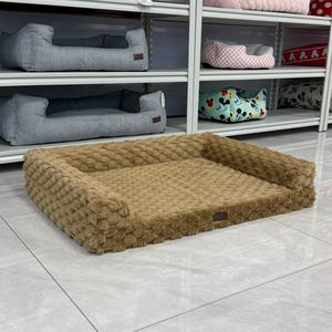 Canapé pour chien en velours de maïs de luxe sur mesure, lit pour animaux de compagnie doux et confortable conçu pour les grands chiens - Product Image 1