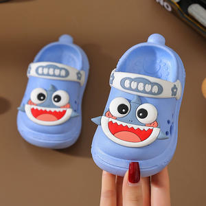 Novedad de verano, bonitos zuecos de tiburón de dibujos animados para interiores y exteriores, zapatillas de suela blanda para niños y niñas - Product Image 2