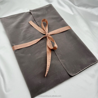 Pochette en velours écologique avec bordure métallique, fermeture magnétique, intérieur lisse, bandoulière amovible, sac accessoire pour soirée