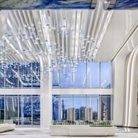 Lustre ANNO Blue Drop avec design flottant multi-niveaux, suspension personnalisée en grappe pour centre de vente immobilière
