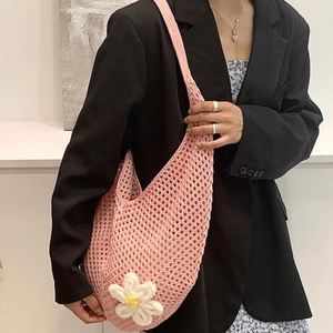 Nuevas Bolsas de Hombro Tejidas Caladas con Diseño Floral para Mujer, Bolsos Grandes de Playa para Vacaciones y Compras - Product Image 3
