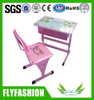 Mobilier de jardin d'enfants à motif personnalisé Bureau d'étude en bois coloré pour enfants Table et chaise pour enfants avec cadre en métal solide