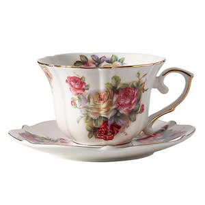 Tasse à café et soucoupe en céramique de style britannique, vintage, luxe, bordure dorée, motif rose, élégante, ensemble tasse et soucoupe pour le thé de l'après-midi - Product Image 4