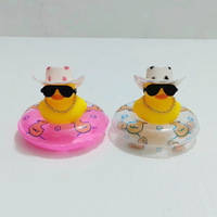 WOWEI Décorations de tableau de bord de voiture en plastique en forme de canard, mini chapeau de cowboy, lunettes de soleil, accessoires mignons de dessin animé anti-stress