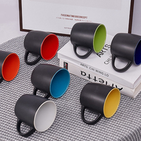 Vente en gros de tasses à thé en grès de 12 oz, deux couleurs, avec logo personnalisé imprimé, mug à café en céramique noir mat pour cadeau promotionnel