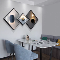 Horloge murale 3D moderne de luxe en alliage d'aluminium doré avec cadre triple, décoration en porcelaine et cristal, vente en gros.
