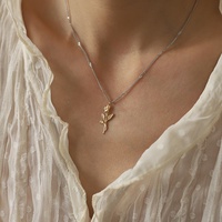 Ensemble de bijoux en acier inoxydable bicolore plaqué or 18 carats, collier et boucles d'oreilles avec pendentif fleur rose vintage pour femmes et filles