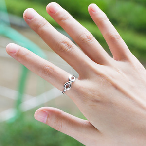 Anello Minimalista a Forma di Infinito, Gioiello Creativo di Tendenza per Donne - Product Image 4