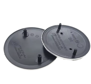 Emblèmes décoratifs ABS pour capot et coffre 82mm/74mm, badges extérieurs avant/arrière, ajustement universel, installation facile, sans finition, fabriqué à Chongqing - Product Image 1