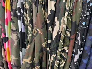 T-shirt thermique à manches longues en maille gaufrée camouflage personnalisé en usine, avec broderie et impression, col rond - Product Image 6