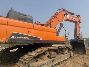 Excavatrice d'occasion Doosan DX560lc-9C DX560, 55 tonnes, sur chenilles, robuste, avec moteur Scania DC13 et marteau hydraulique - Product Image 2