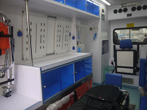 NAVECO Ousheng 4x2 Voiture d'ambulance diesel personnalisée à bon prix Véhicule médical de sauvetage d'urgence Surveillance en temps réel - Product Image 5