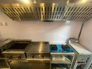 Remorque Ronde Entièrement Équipée pour Food Trucks avec Comptoir Réglable et Espace de Marquage pour Marchés Urbains - Product Image 4