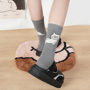 <span class=keywords><strong>Chaussettes</strong></span> amusantes motif <span class=keywords><strong>chat</strong></span> avec <span class=keywords><strong>doigt</strong></span> <span class=keywords><strong>d</strong></span>'<span class=keywords><strong>honneur</strong></span>, mignonnes, antidérapantes, en mélange de coton, tendance, pour femmes, vente en gros, personnalisez vos propres <span class=keywords><strong>chaussettes</strong></span> - Product Image 1