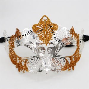 Masque en fer forgé de haute qualité pour fête de <span class=keywords><strong>carnaval</strong></span> d'Halloween, incrusté de <span class=keywords><strong>strass</strong></span> et de poudre d'or - Product Image 3