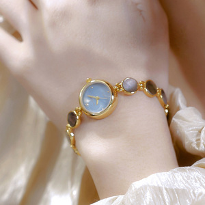 2025 nouveau rétro haut de gamme <span class=keywords><strong>Quartz</strong></span> <span class=keywords><strong>montre</strong></span> pour femmes Aurora couleur naturelle coquille verre cadran fenêtre pointeur affichage dernière mode - Product Image 2