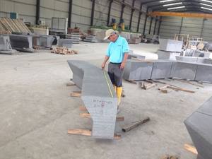 Shandong Pierre Gris Noir Granit <span class=keywords><strong>Prix</strong></span> Par <span class=keywords><strong>M2</strong></span> Route Pavage Pierre Kerbstone Curbstone - Product Image 4