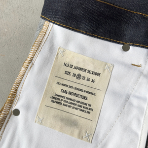 Jeans Selvage in denim giapponese da 14,5 once con chiusura a bottoni a due punte, <span class=keywords><strong>tasche</strong></span> curve e fibbia posteriore con patch in vera pelle. - Product Image 6