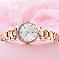 Montre à quartz de luxe pour femmes, verre en cristal, bracelet en acier inoxydable, cadran à aiguilles, affichage de la date, chiffres romains, fermoir papillon