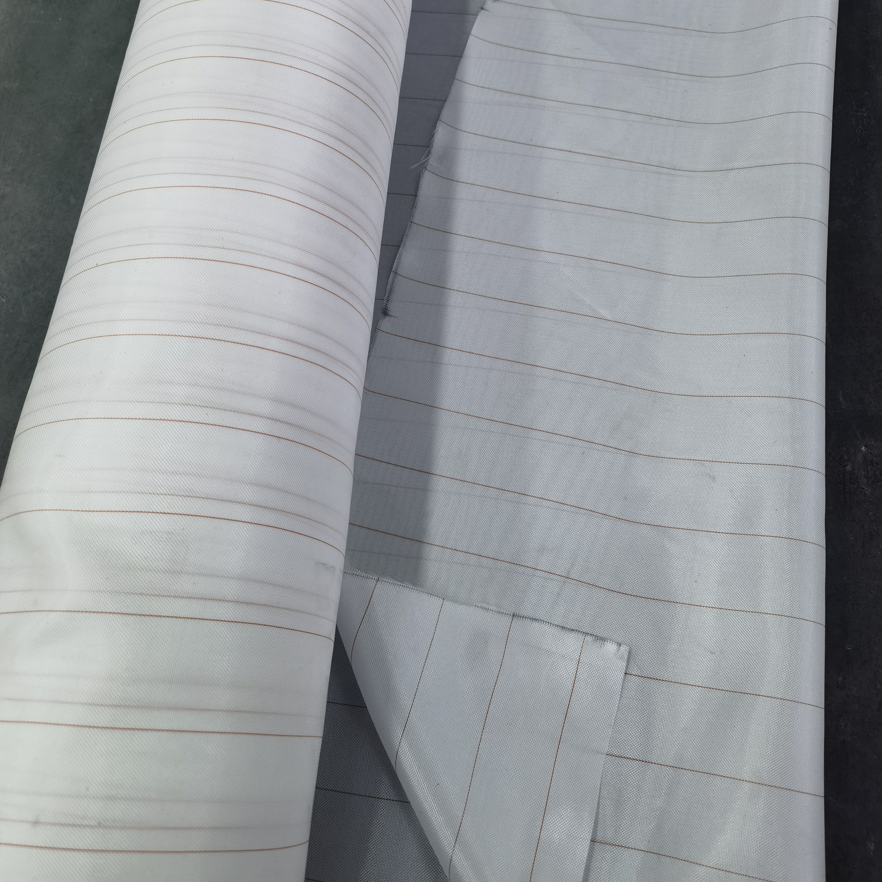 Industrial Knitted Peel Ply Fabric with Coating Striped Pattern and Metallic Feature for Vacuum Infusion Process