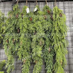 Baies Rouges De Noël <span class=keywords><strong>Plante</strong></span> Artificielle Escaliers Décorations 71 Pouces PE Teardrop Pommes De Pin Verdure <span class=keywords><strong>Porte</strong></span> En Plastique pour La Fête - Product Image 3