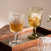 Verre à vin vert en verre coloré de 300 ml avec motif feuille en relief, idéal pour la vente en gros, la bière, l'eau et les jus, parfait pour les mariages, les fêtes et les banquets.