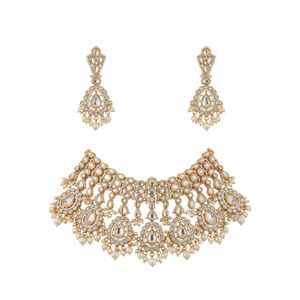 Ensemble collier choker, boucles d'oreilles et maang tikka en alliage vintage plaqué or de luxe, de haute qualité, avec perles et kundan, pour fiançailles et anniversaire - Product Image 2