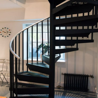 Escalier en colimaçon circulaire contemporain Anewson en acier au carbone avec verre courbé, luxueux et peu encombrant