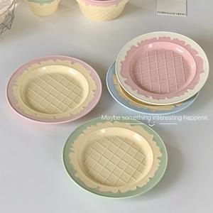 Assiettes de service modernes en céramique, crémeuses et esthétiques-Vaisselle moulée unique pour crème glacée pour restaurants - Product Image 3