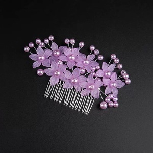 Peigne à <span class=keywords><strong>cheveux</strong></span> élégant coréen en alliage avec motif floral simple et fausses perles brillantes pour coiffures <span class=keywords><strong>de</strong></span> <span class=keywords><strong>mariage</strong></span>, <span class=keywords><strong>de</strong></span> bal et d'anniversaire pour femmes - Product Image 2