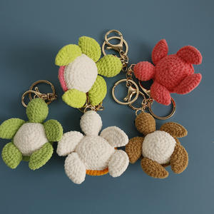 Llavero de tortuga ligero y duradero, de felpa de lujo con diseño de anime, tejido a crochet, venta al por mayor - Product Image 3