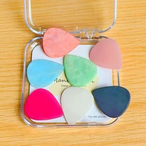 ใหม่ 20 มม. ปิ๊กกีตาร์อเนกประสงค์เคลือบด้านกันลื่นสีสันสดใสสำหรับเล่นกีตาร์ไฟฟ้าเบส - Product Image 2