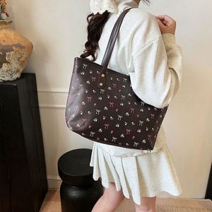 Zipper Closure PU <b>Large</b> Capacity Tote Handbag <b>Bow</b> Chains Design Soft Material Shoulder Purse Simple Trendy Style Underarm - Product Image 2