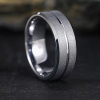 Bague pour homme Harmmed plaquée or 18 carats, plaquée noir, 8 mm, en acier tungstène, avec incrustation de carbure de tungstène