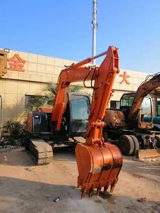 รถขุดขนาดเล็กมือสอง Hitachi ZX70 ของญี่ปุ่น ชั่วโมงการทำงานต่ำ พร้อมปั๊มไฮดรอลิกและกระบอกสูบของแท้จาก Hitachi มีขาย - Product Image 1